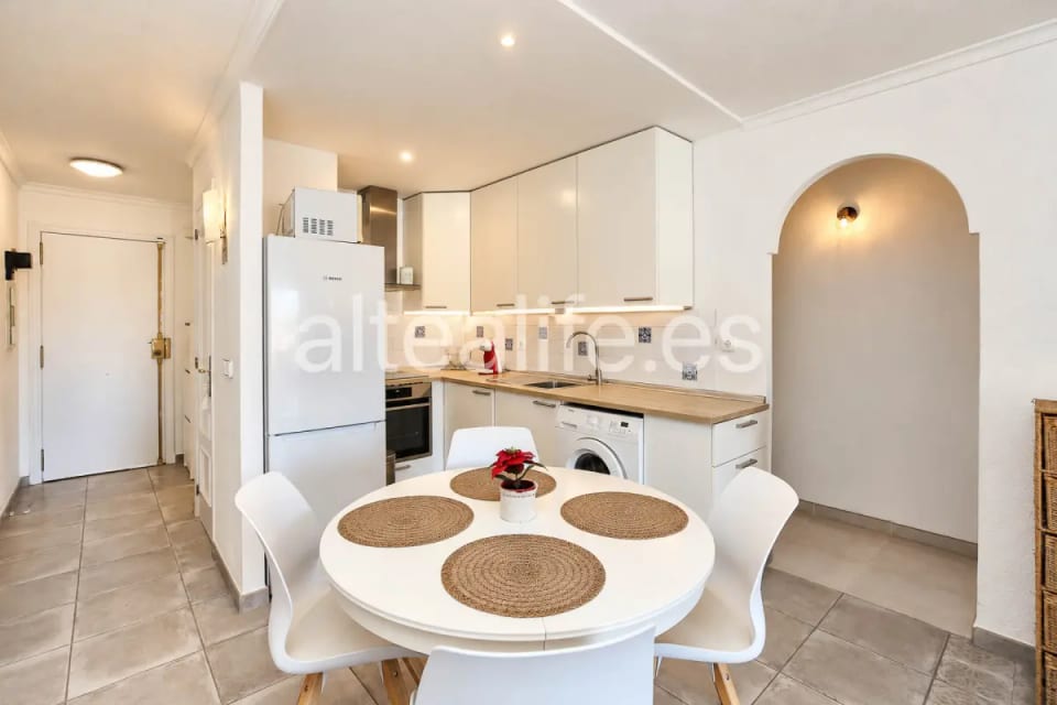 Apartamento Reformado en alquiler con Terraza y Piscina Comunitaria en Mascarat Altea (12/30)