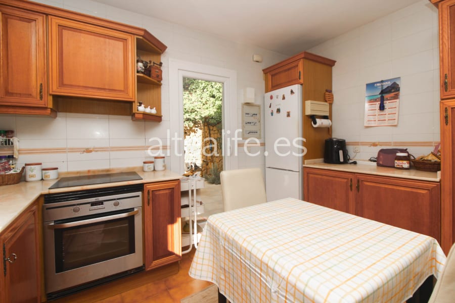 Villa con 3 Dormitorios y Piscina Privada en la Urb. Santa Clara (18/30)