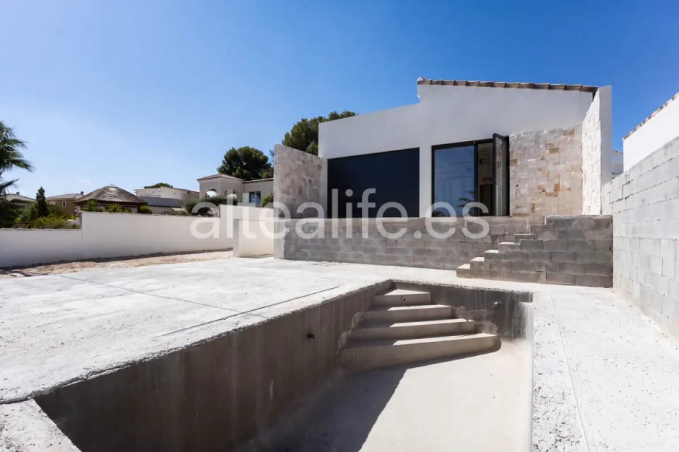 Villa Moderna de Obra Nueva con Piscina, Jardín y Vistas en La Nucía (15/30)