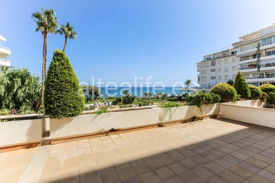 Local comercial de 515 m² con terrazas y vistas frontales al mar en Cap Negret Altea (15/30)