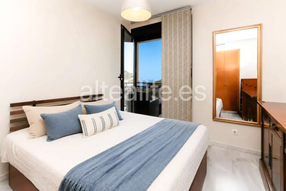 Apartamento en Venta en Cala de Finestrat con Terraza, Garaje y Vistas al Mar (23/30)
