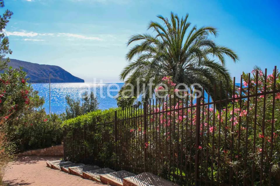 Apartamento con vistas al mar en Isla de Altea | Terraza, garaje y piscina (25/28)