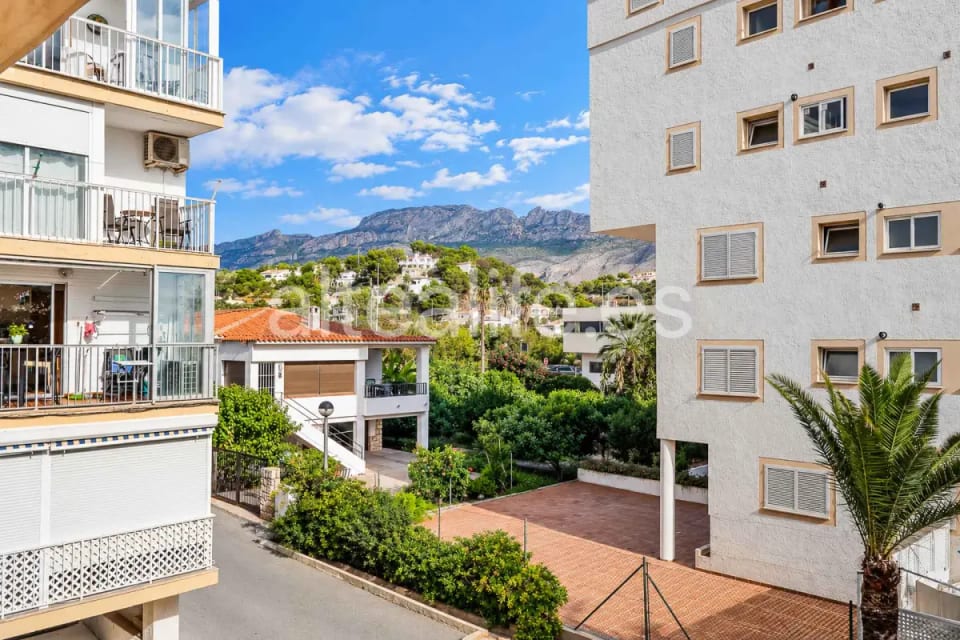 Apartamento reformado en primera línea de playa con parking en Cap Negret Altea (8/30)
