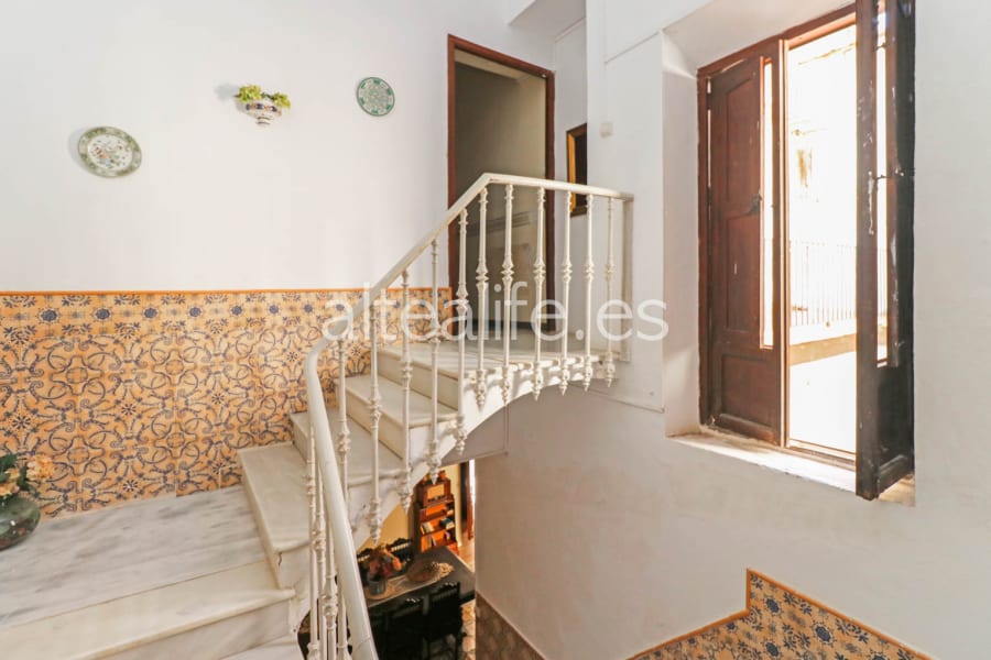 Casa de Pueblo con Piscina y Jardines en la zona de la Estación de Tren (17/30)