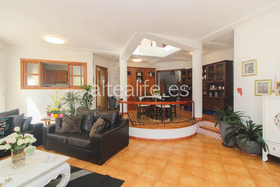 Villa con 3 Dormitorios y Piscina Privada en la Urb. Santa Clara (10/30)
