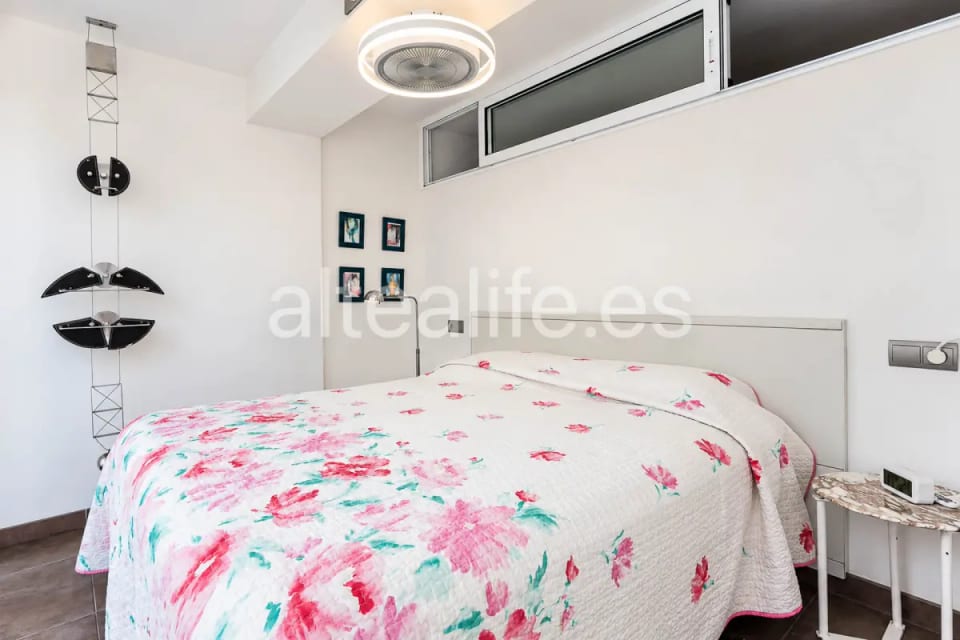 Apartamento reformado en primera línea de playa con parking en Cap Negret Altea (18/30)