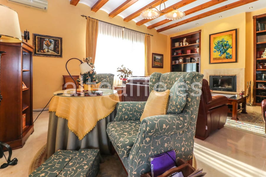 Villa con Apartamento Independiente en Bello Horizonte (9/30)