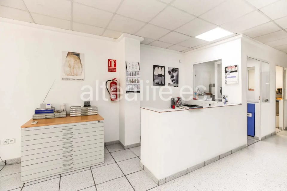Local comercial de 515 m² con terrazas y vistas frontales al mar en Cap Negret Altea (25/30)