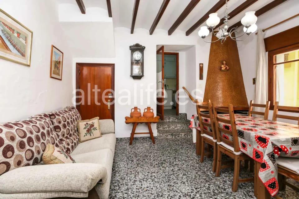 Casa de Pueblo en venta en Polop con Garaje y Buhardilla | Gran potencial en Casco Antiguo (11/30)