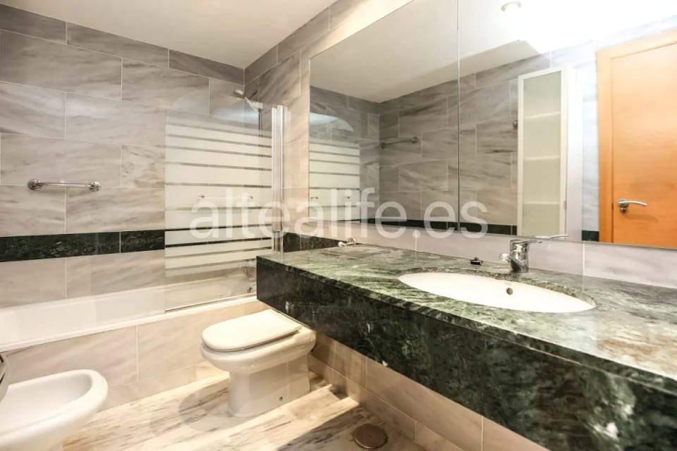 Apartamento en Venta en Cala de Finestrat con Terraza, Garaje y Vistas al Mar (30/30)