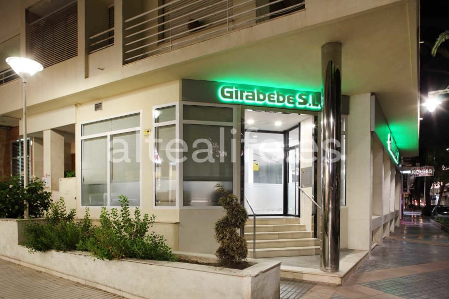 Local Comercial con Grades Escaparates en Centro de Altea (8/9)