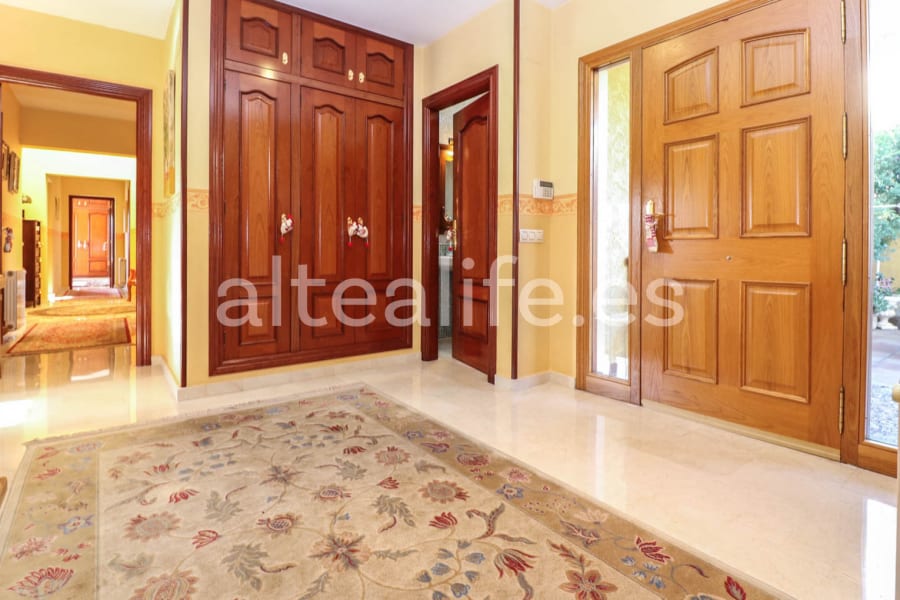 Villa con Apartamento Independiente en Bello Horizonte (5/30)