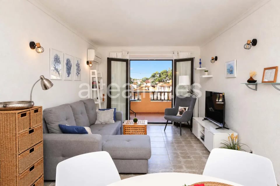 Apartamento Reformado en alquiler con Terraza y Piscina Comunitaria en Mascarat Altea (9/30)