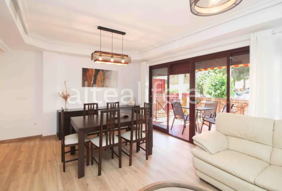 Villa de 3 Dormitorios con Terraza en El Tossal (10/30)