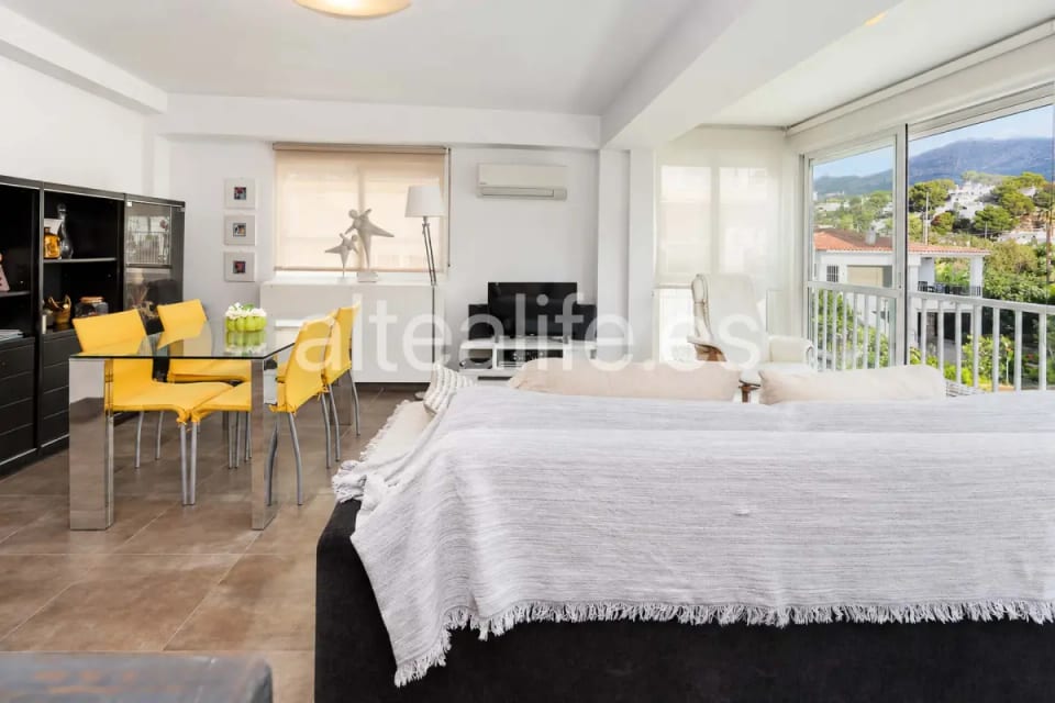 Apartamento reformado en primera línea de playa con parking en Cap Negret Altea (7/30)