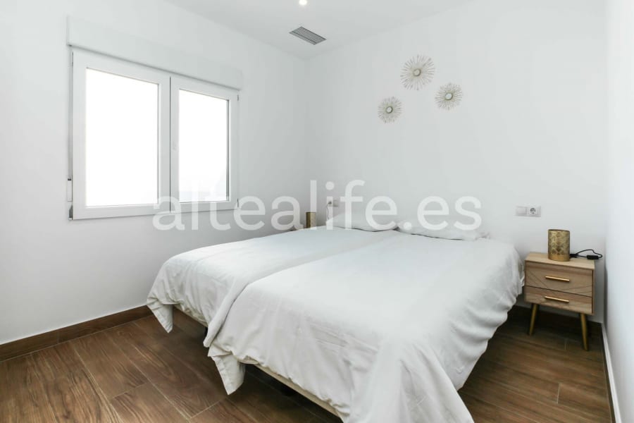 Apartamento con 2 Dormitorios en la zona de Avenida La Nucía (20/24)