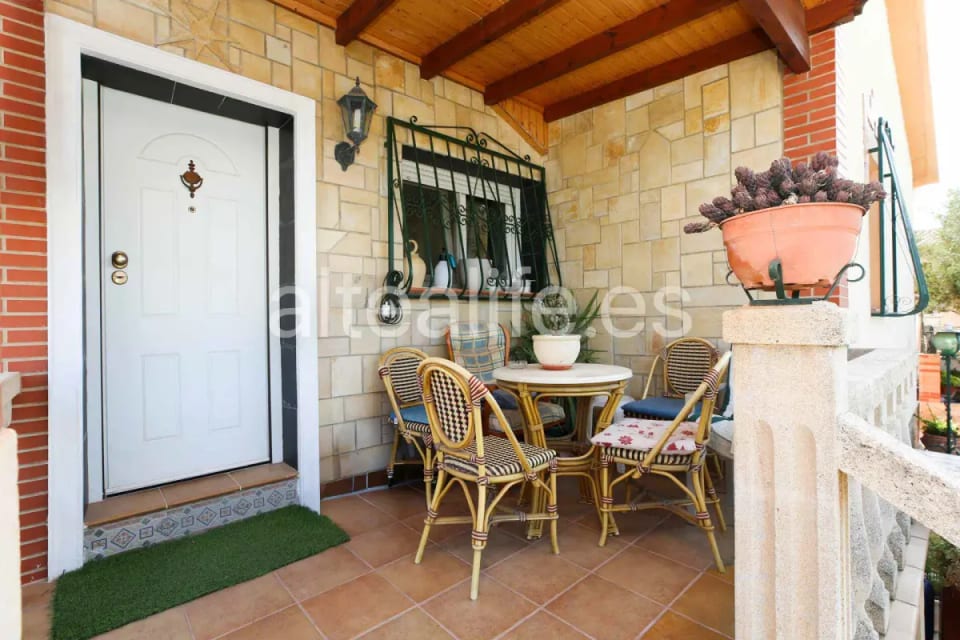 Villa con Dos Viviendas, Jardín y posibilidad de Piscina en Barranco Hondo en La Nucía (8/30)
