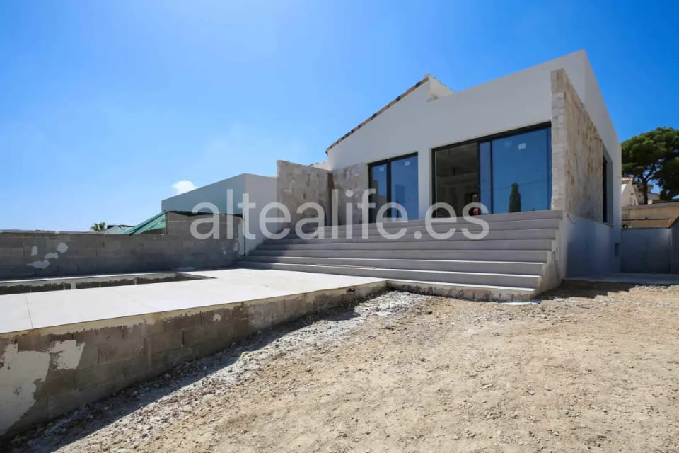 Villa de Obra Nueva en la Nucía con Piscina Privada y Vistas al Mar (16/30)