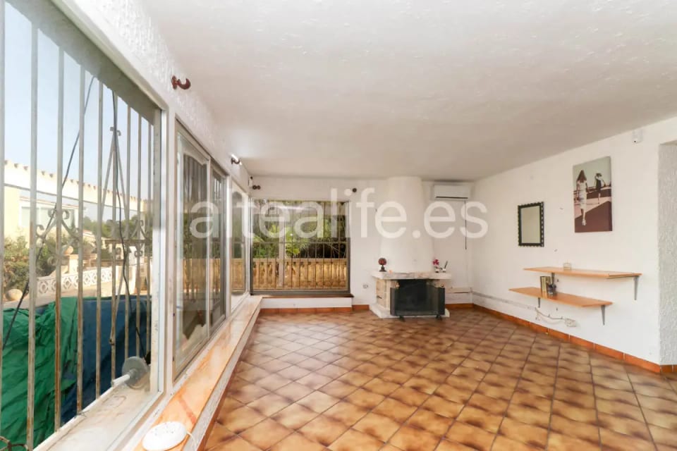 Villa en venta en La Nucía con Piscina privada y Gran Potencial de Reforma (10/30)