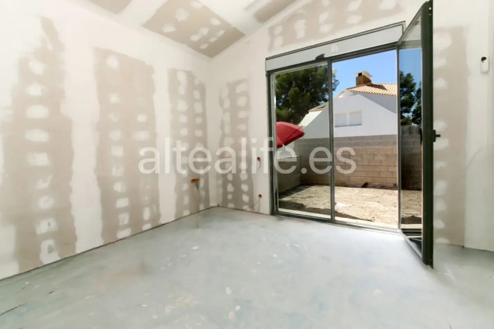 Villa de Obra Nueva en la Nucía con Piscina Privada y Vistas al Mar (29/30)