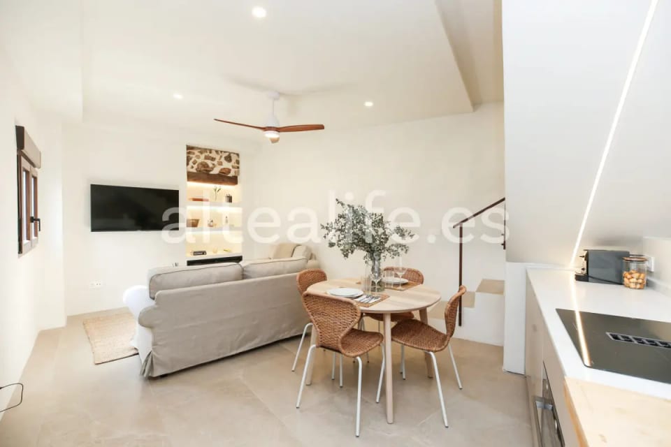 Casa de Pueblo Reformada en Venta en Altea Cerca del Mar (10/30)
