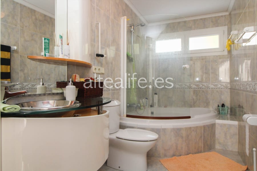 Villa con 3 Dormitorios y Piscina Privada en la Urb. Santa Clara (30/30)