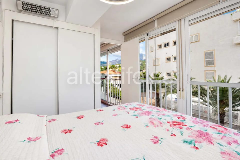 Apartamento reformado en primera línea de playa con parking en Cap Negret Altea (20/30)