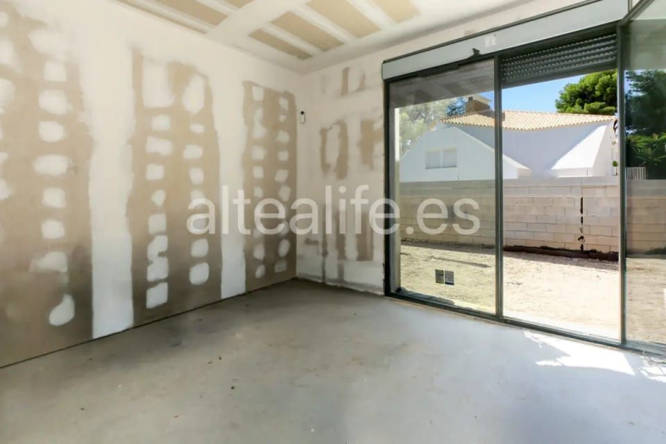 Villa de Obra Nueva en la Nucía con Piscina Privada y Vistas al Mar (27/30)