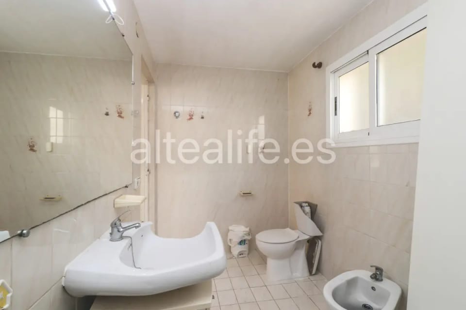 Villa en venta en La Nucía con Piscina privada y Gran Potencial de Reforma (26/30)