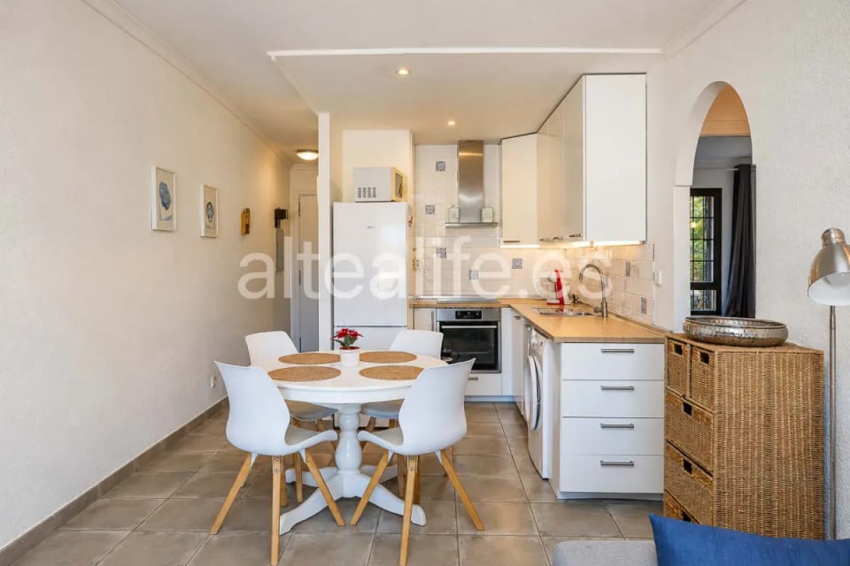 Apartamento Reformado en alquiler con Terraza y Piscina Comunitaria en Mascarat Altea (11/30)