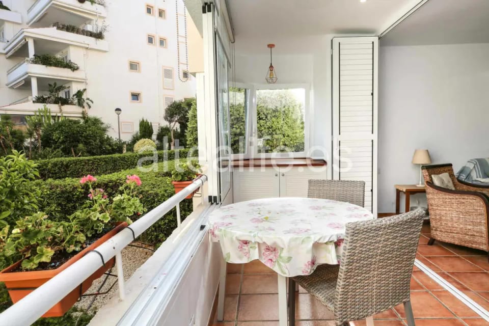 Apartamento Bajo en Primera Linea de Playa en la zona de Cap Negret (9/30)