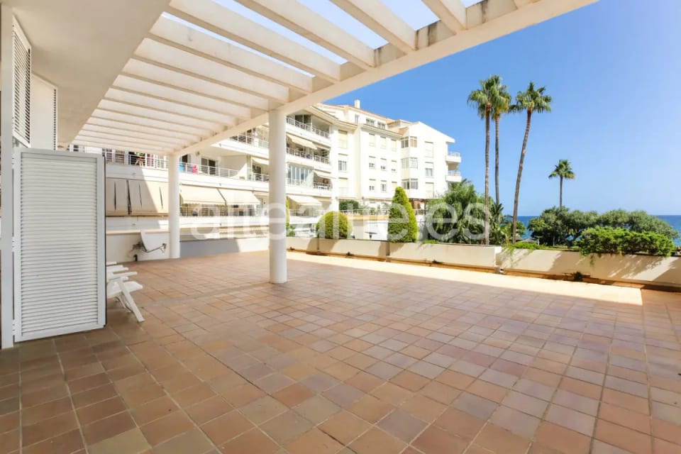Local comercial de 515 m² con terrazas y vistas frontales al mar en Cap Negret Altea (6/30)