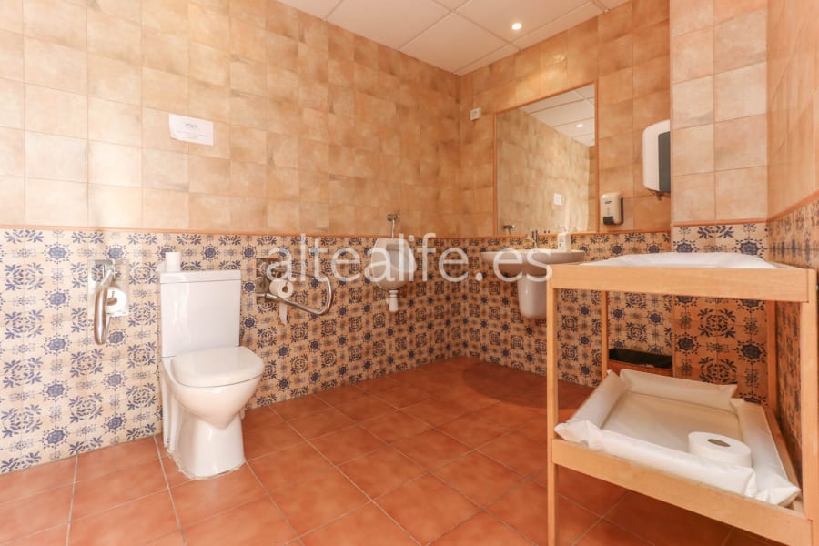 Casa de Pueblo con Piscina y Jardines en la zona de la Estación de Tren (11/30)