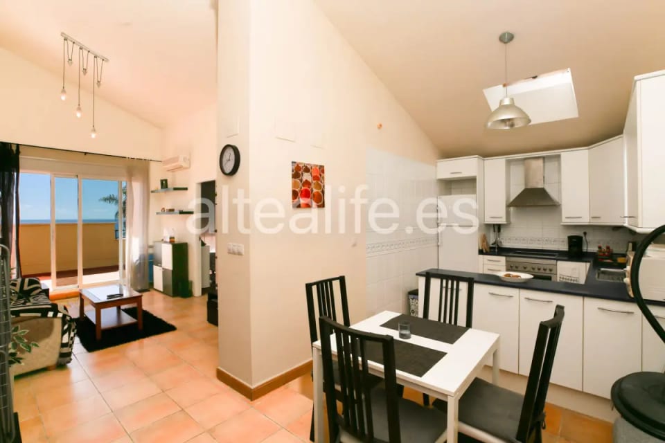 Apartamento con vistas al mar en Isla de Altea | Terraza, garaje y piscina (7/28)