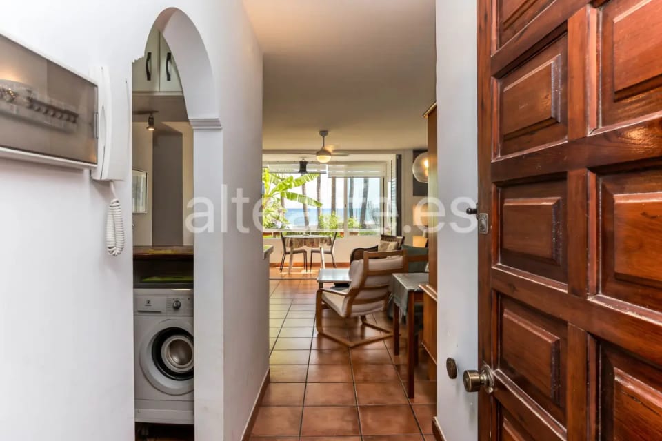Apartamento Bajo en Primera Linea de Playa en la zona de Cap Negret (26/30)