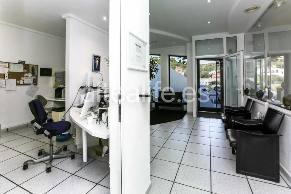 Local comercial de 515 m² con terrazas y vistas frontales al mar en Cap Negret Altea (9/30)