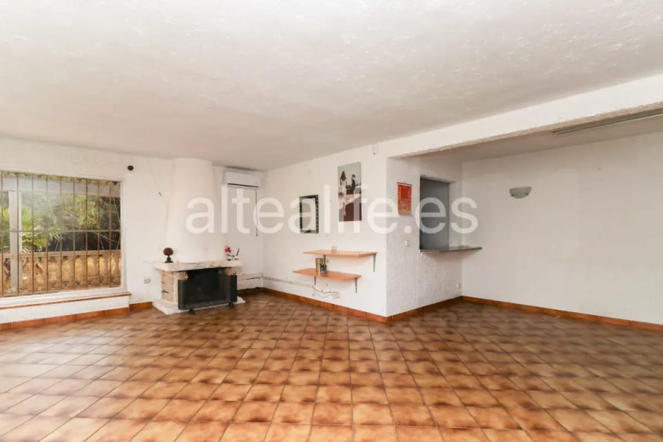 Villa en venta en La Nucía con Piscina privada y Gran Potencial de Reforma (11/30)