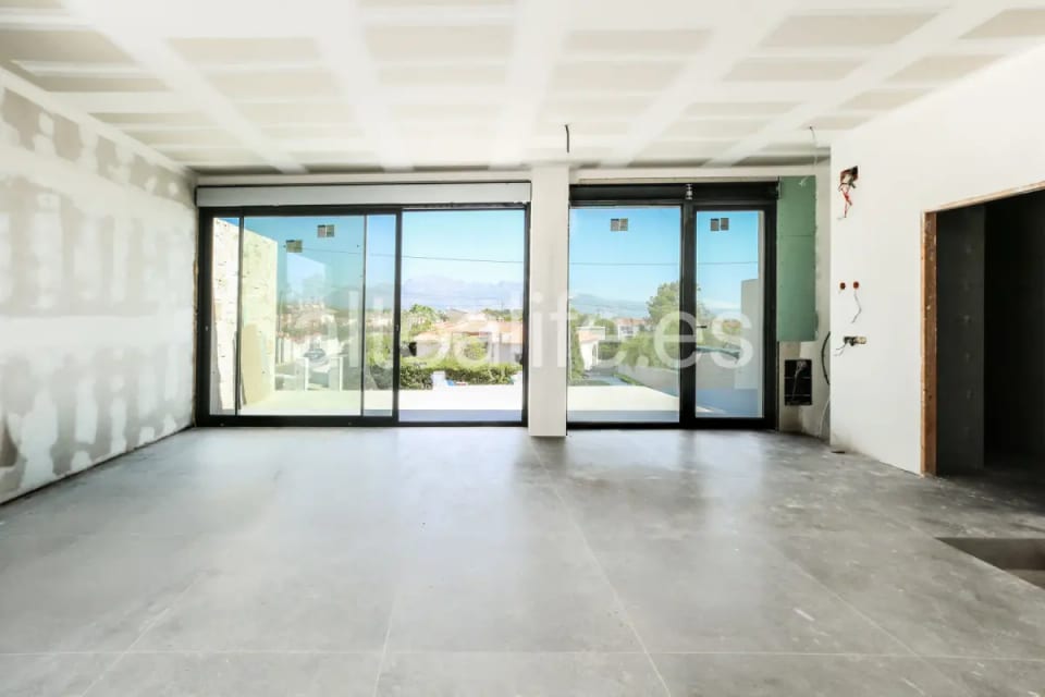 Villa de Obra Nueva en la Nucía con Piscina Privada y Vistas al Mar (26/30)