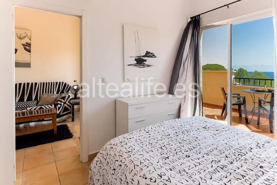 Apartamento con vistas al mar en Isla de Altea | Terraza, garaje y piscina (16/28)