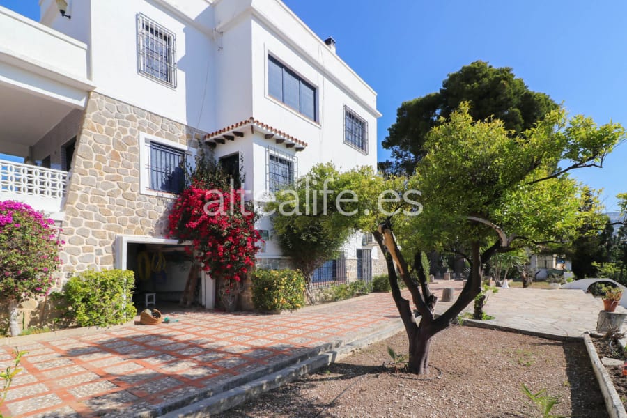 Villa con Piscina y Pista de Tenis en La Olla de Altea | 3 Parcelas y Vistas al Mar (6/30)