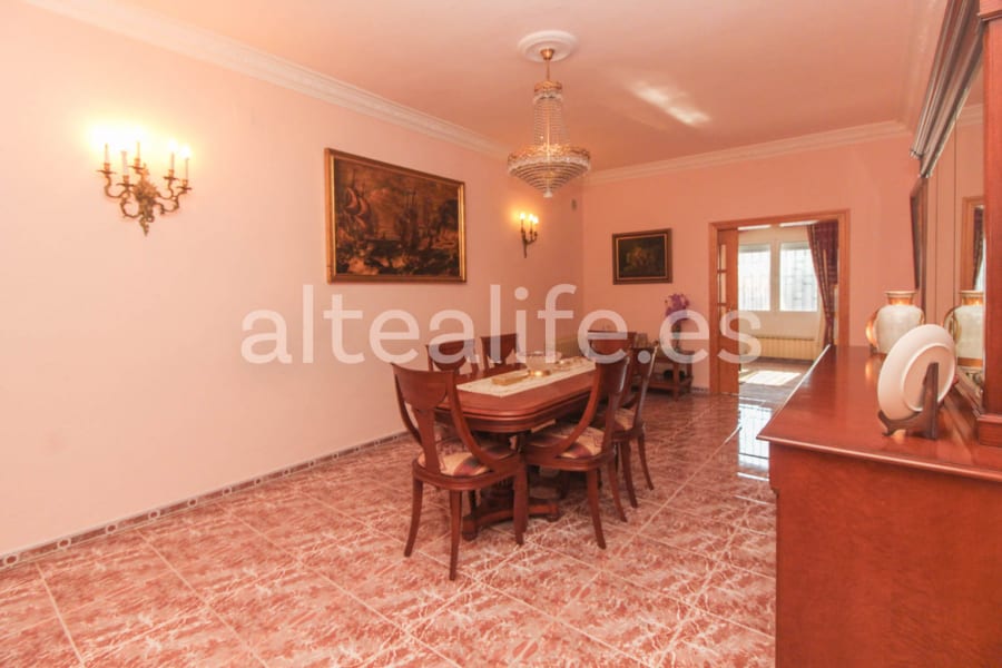 Gran Villa con Apartamento en la zona del Albir (7/30)