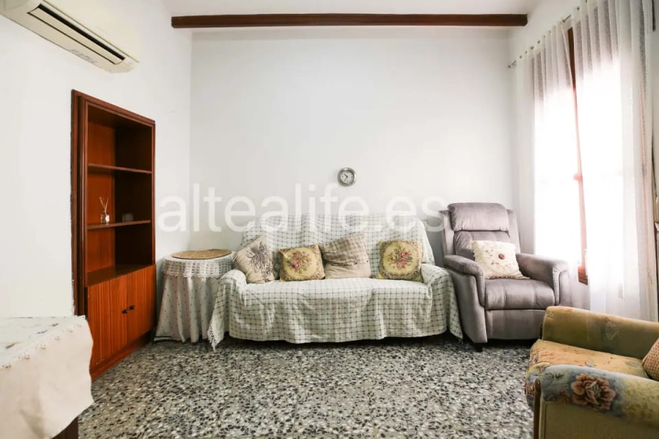 Casa de Pueblo en venta en Polop con Garaje y Buhardilla | Gran potencial en Casco Antiguo (6/30)