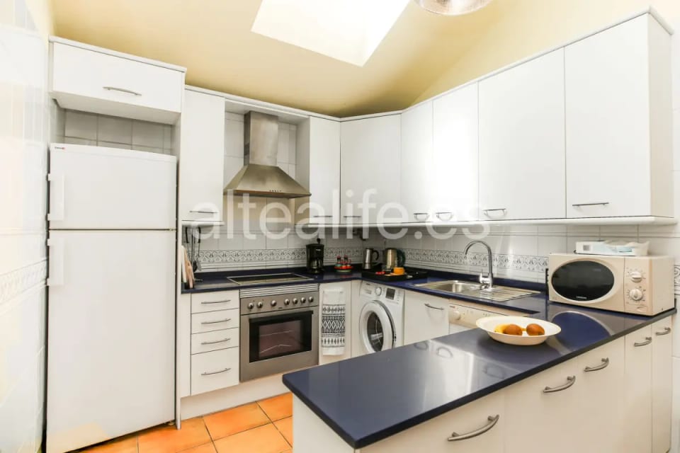 Apartamento con vistas al mar en Isla de Altea | Terraza, garaje y piscina (10/28)