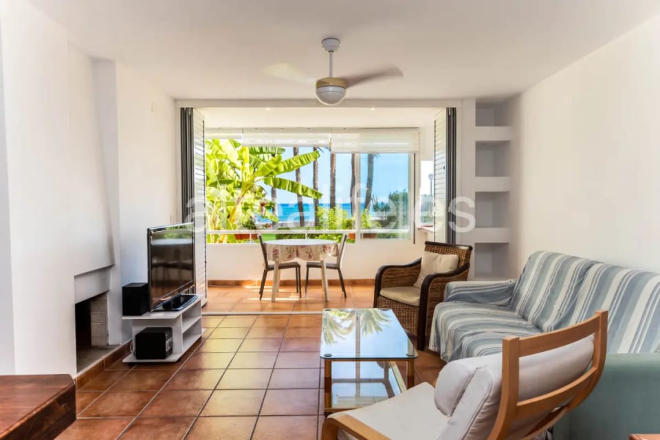 Apartamento Bajo en Primera Linea de Playa en la zona de Cap Negret (11/30)