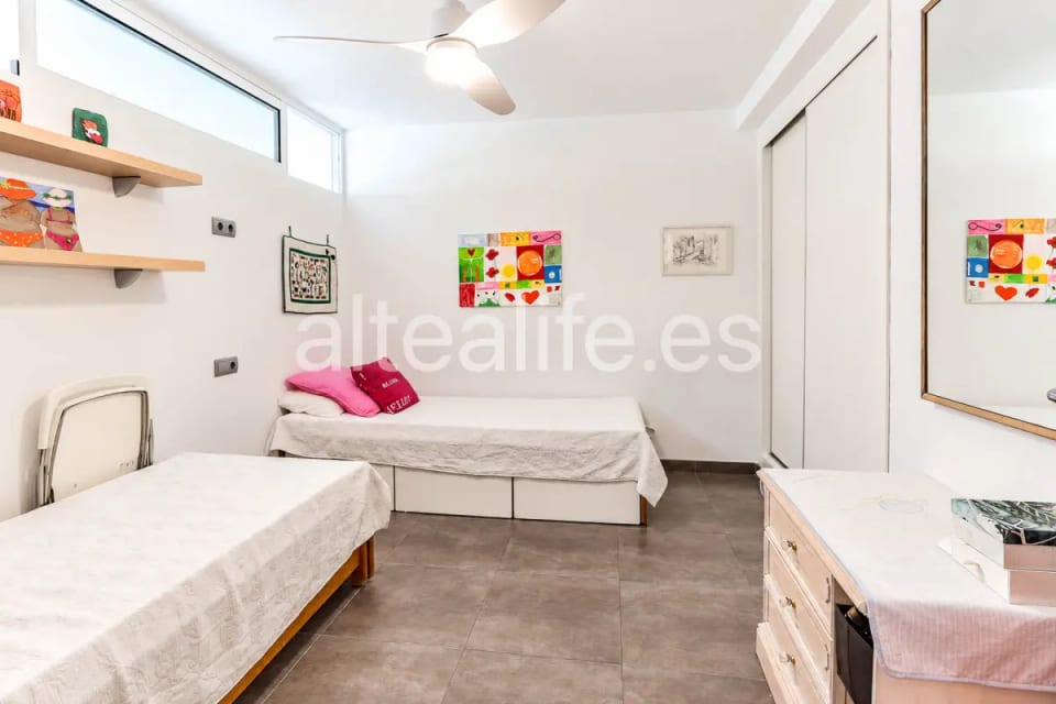 Apartamento reformado en primera línea de playa con parking en Cap Negret Altea (25/30)