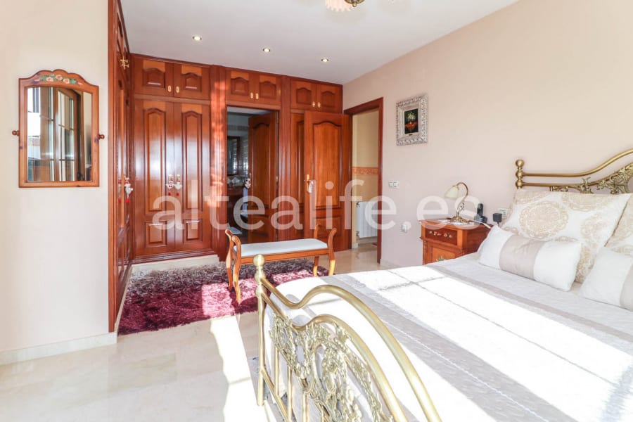 Villa con Apartamento Independiente en Bello Horizonte (25/30)