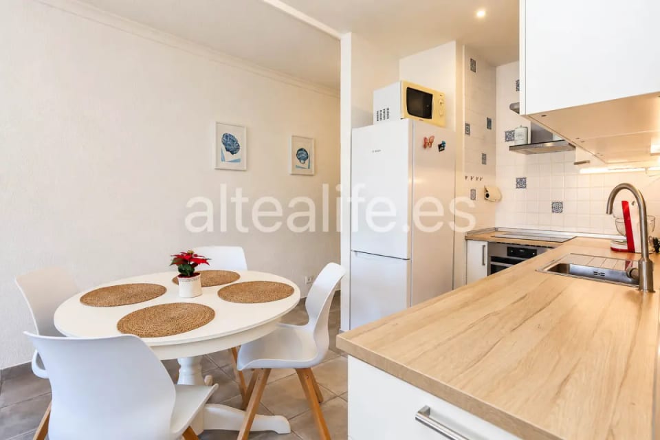 Apartamento Reformado en alquiler con Terraza y Piscina Comunitaria en Mascarat Altea (14/30)