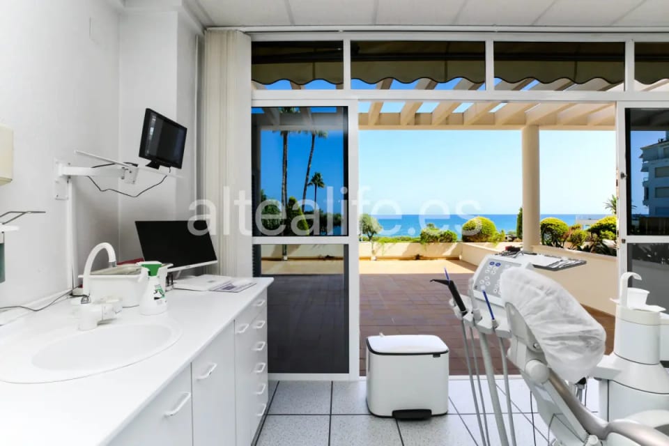 Local comercial de 515 m² con terrazas y vistas frontales al mar en Cap Negret Altea (13/30)