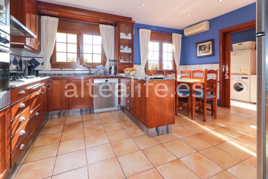 Villa con Apartamento Independiente en Bello Horizonte (14/30)