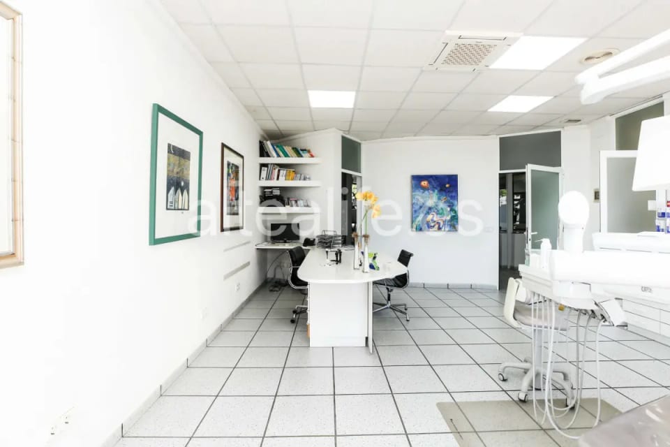 Local comercial de 515 m² con terrazas y vistas frontales al mar en Cap Negret Altea (11/30)
